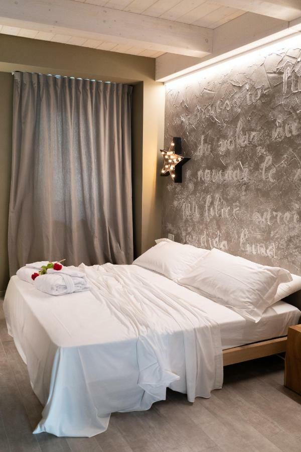 B&B Dei Poeti Чивитанова Марке Екстериор снимка