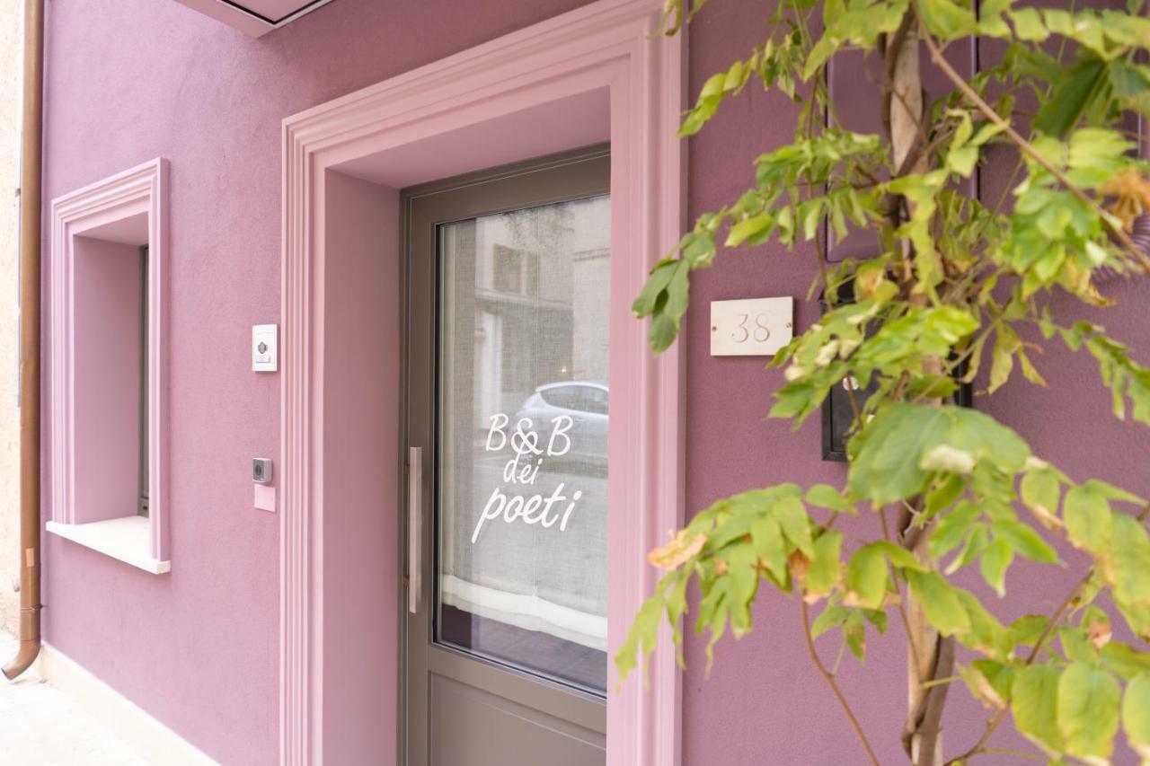 B&B Dei Poeti Чивитанова Марке Екстериор снимка